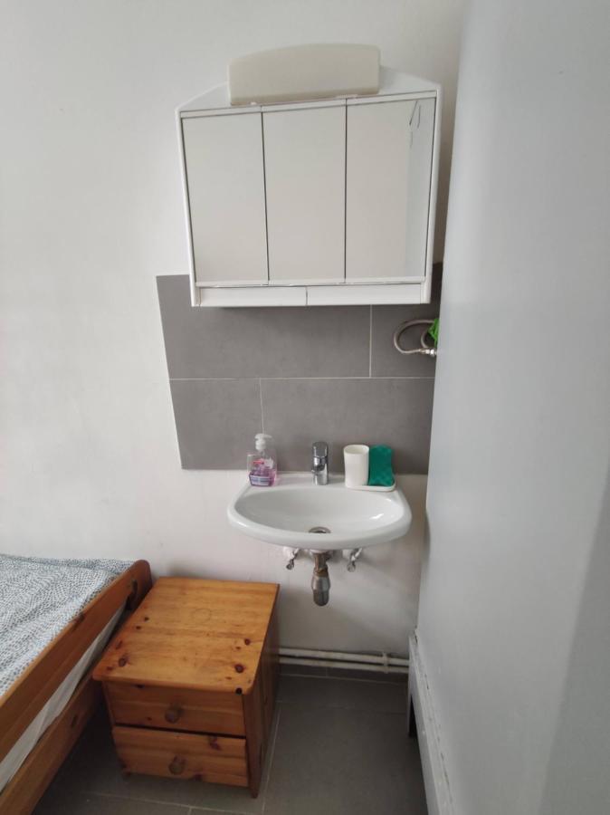 Bed & Breakfast With Privat Shower In 3