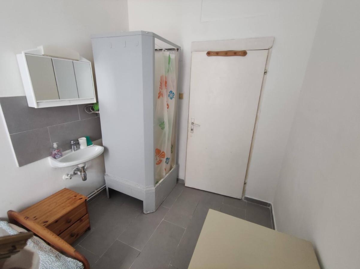 With Privat Shower In 3 Bed & Breakfast