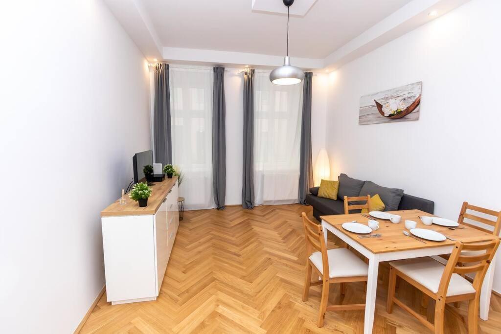 Apartment New, Central, In The Heart Of The 7th Heaven *