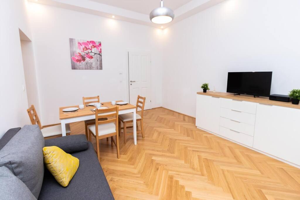 Apartment New, Central, In The Heart Of The 7th Heaven *