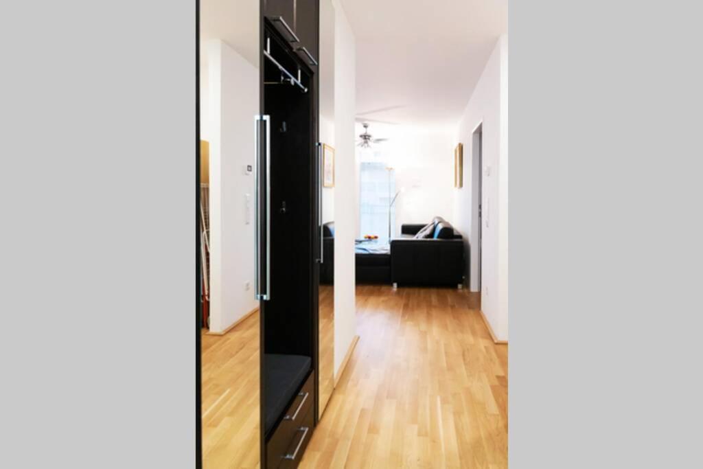 New, Quiet Flat Next To U1, Vic, Shopping Mall,... *