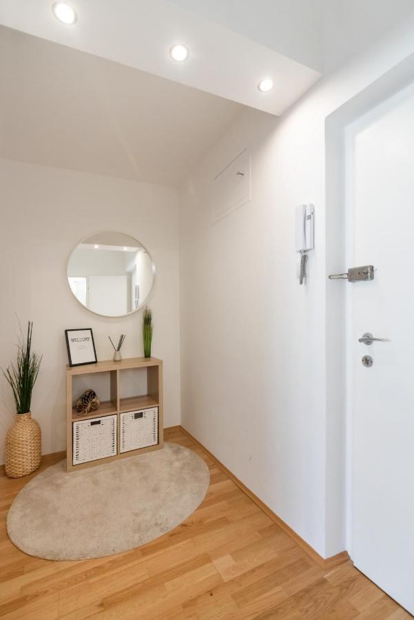 Modern, Bright -close To The Center In A Quiet Area Viena