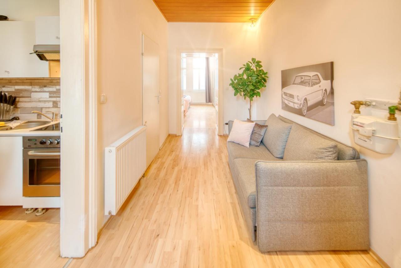 Super Close To Metro, Perfect For Long Term Stay, 17 *