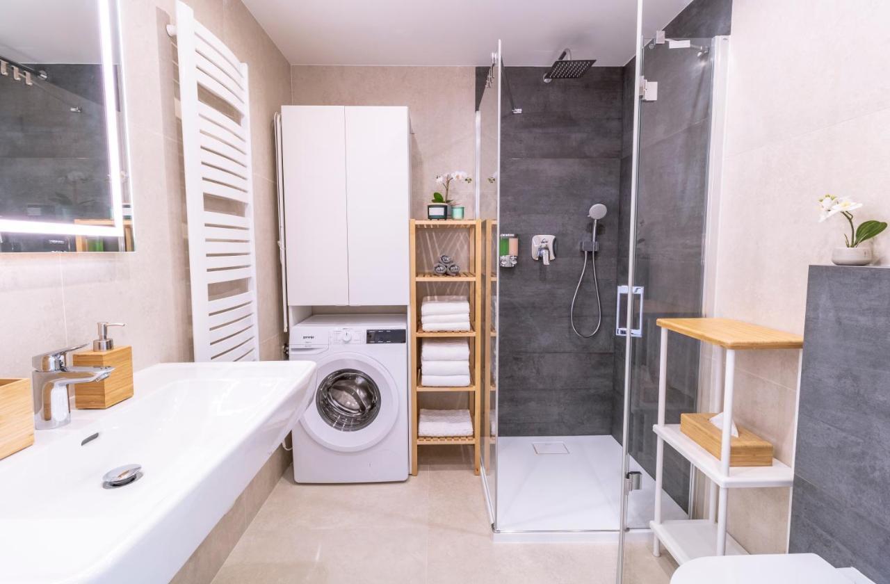 Boutique Sky Apt. With Balcony / Spot * Vienna