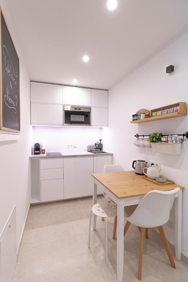Boutique Sky Apt. With Balcony / Spot