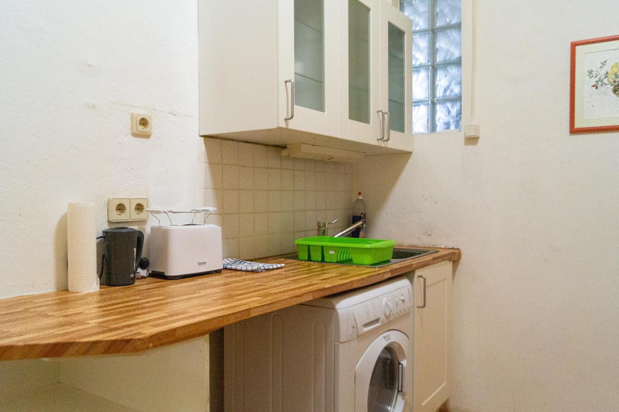 Comfy 2br- Near Wiener Stadthalle Vienna