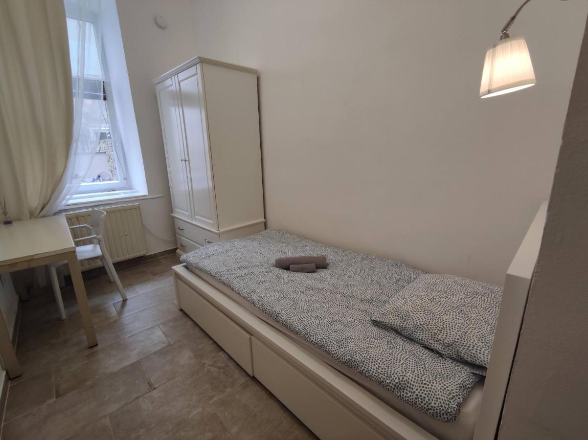 With Privat Shower In 3 *
