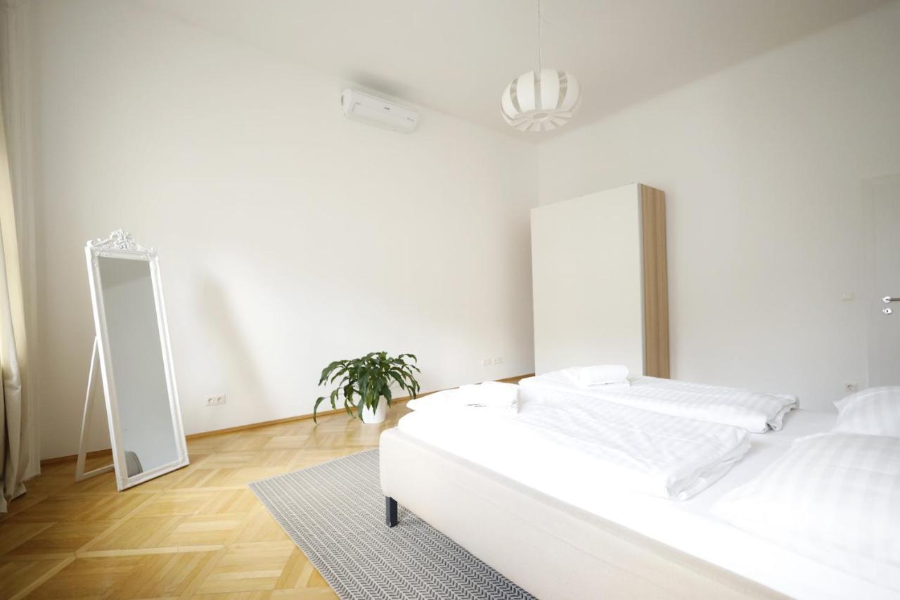 Heymi Opernring Apartamento *
