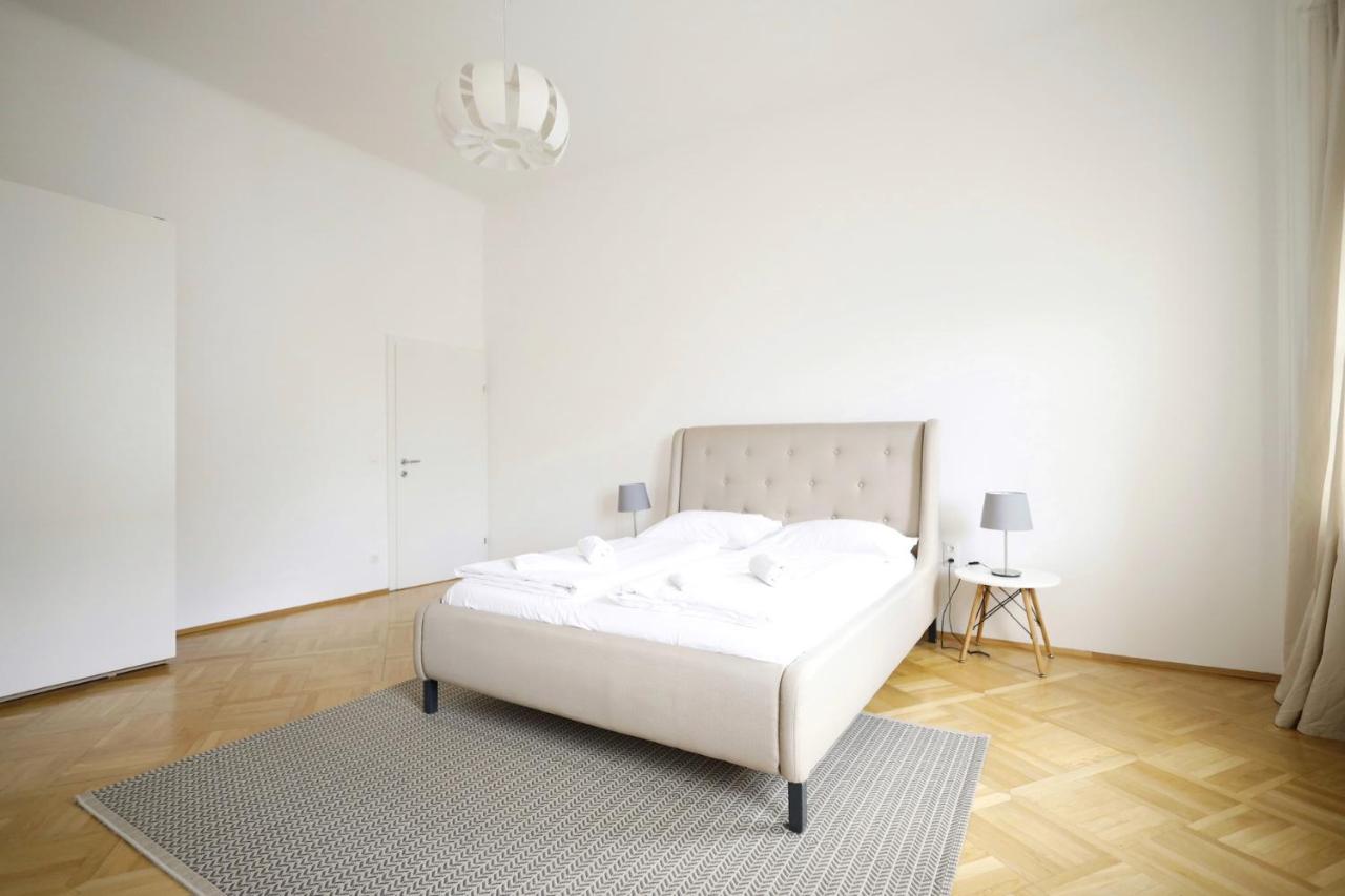 Heymi Opernring Apartamento *