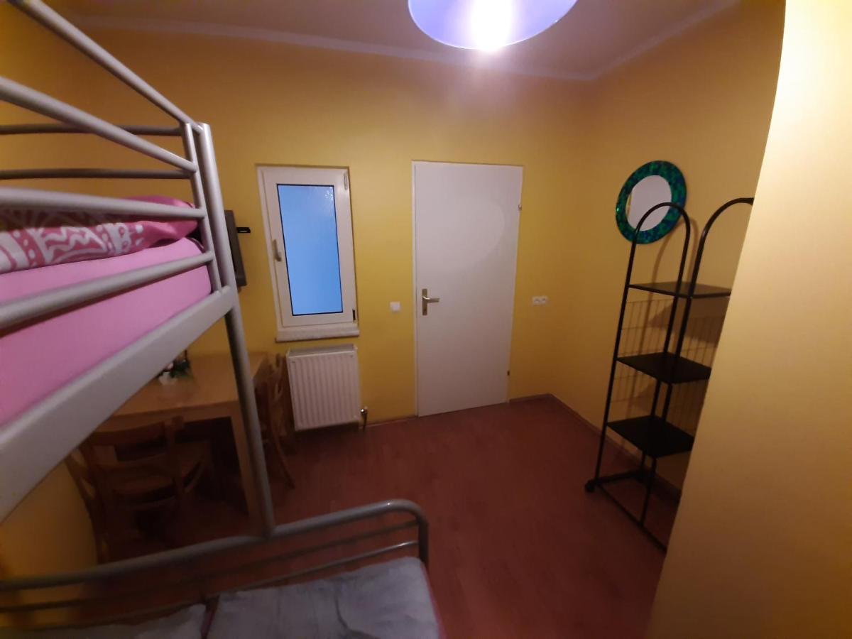 Monterooms Schoenbrunn 10 Minutes To Downtown Homestay *