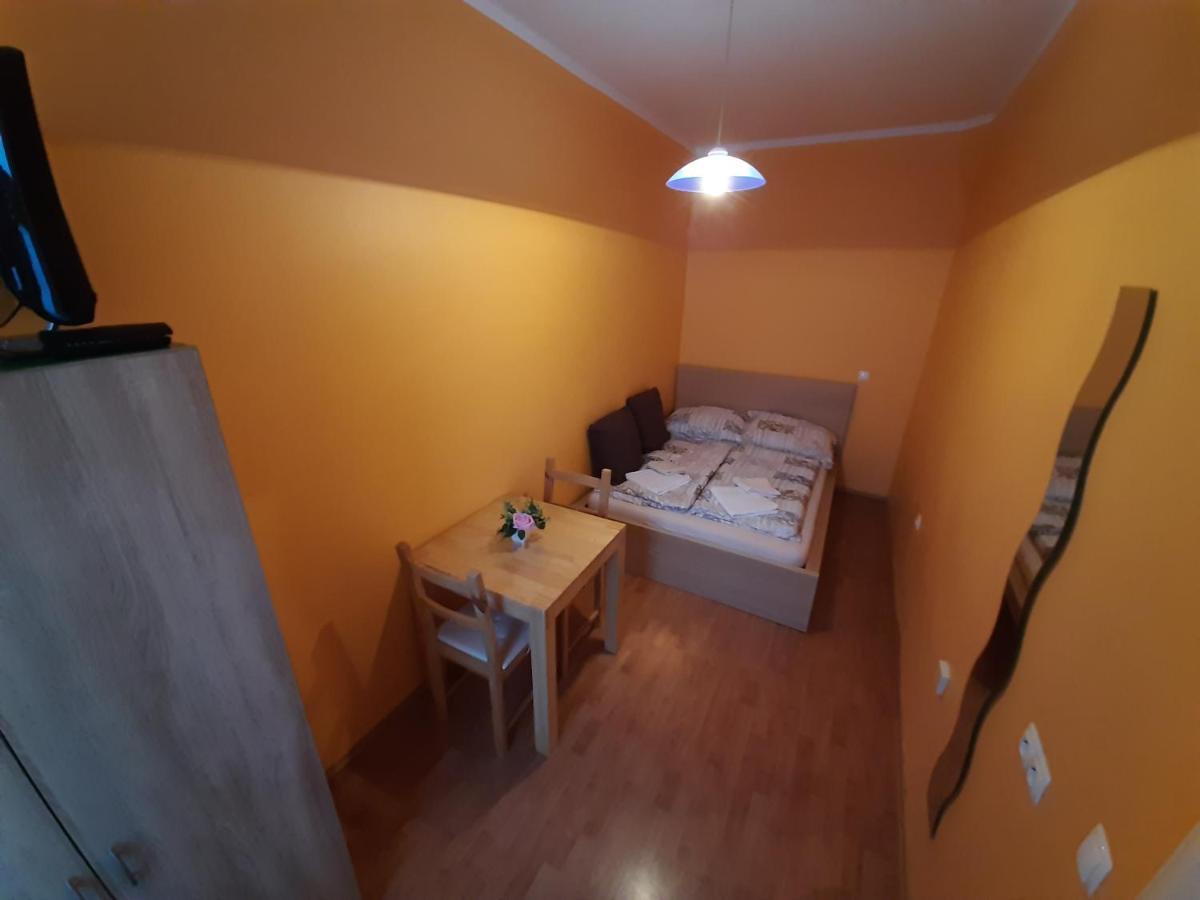 Monterooms Schoenbrunn 10 Minutes To Downtown Homestay *