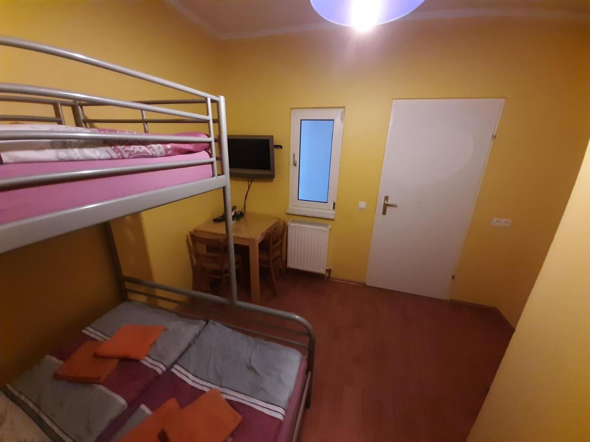 Monterooms Schoenbrunn 10 Minutes To Downtown Homestay *