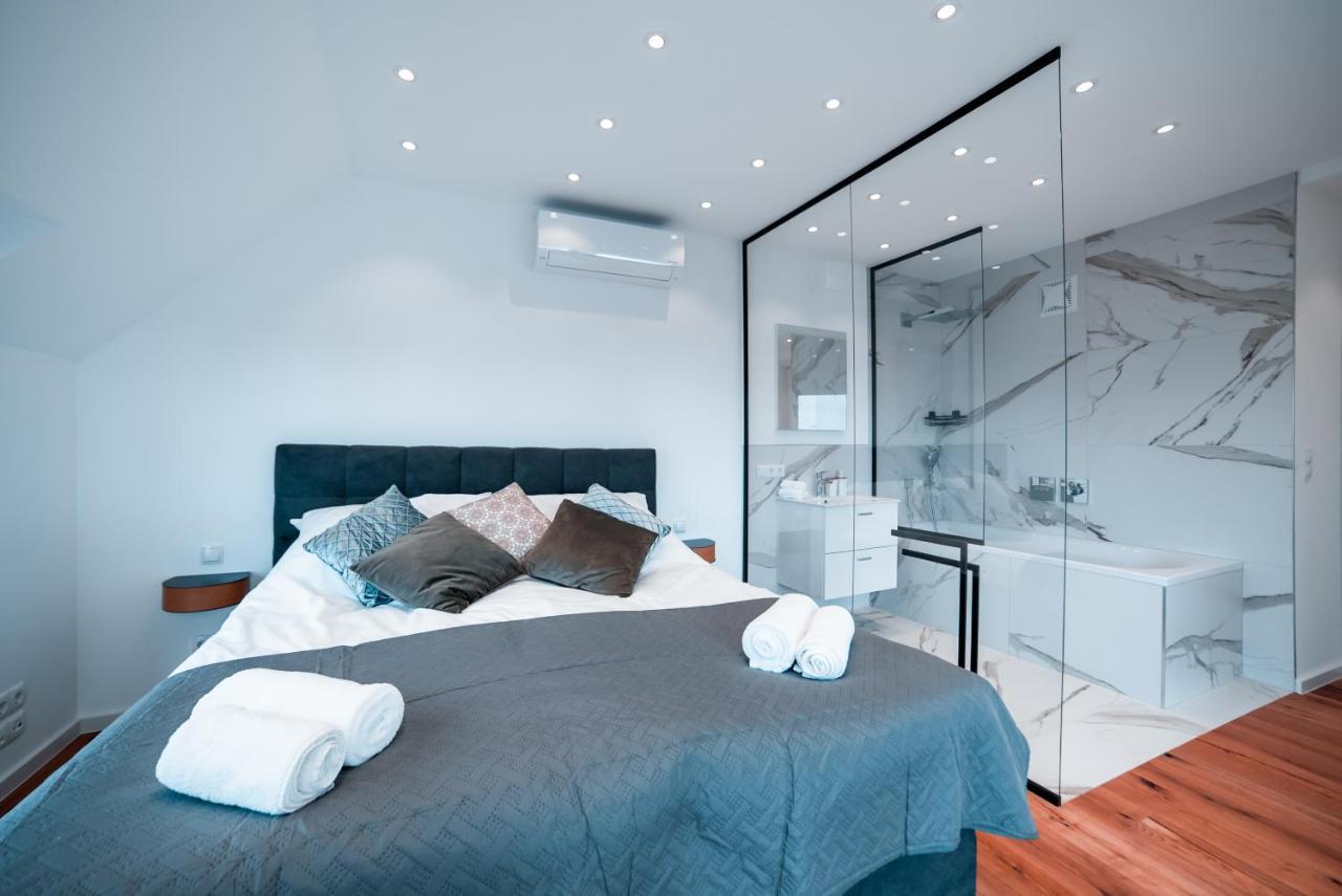 Triangle Penthouse Apartment *