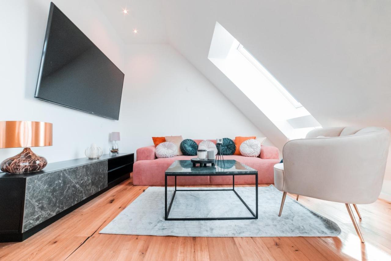 Triangle Penthouse Apartment *