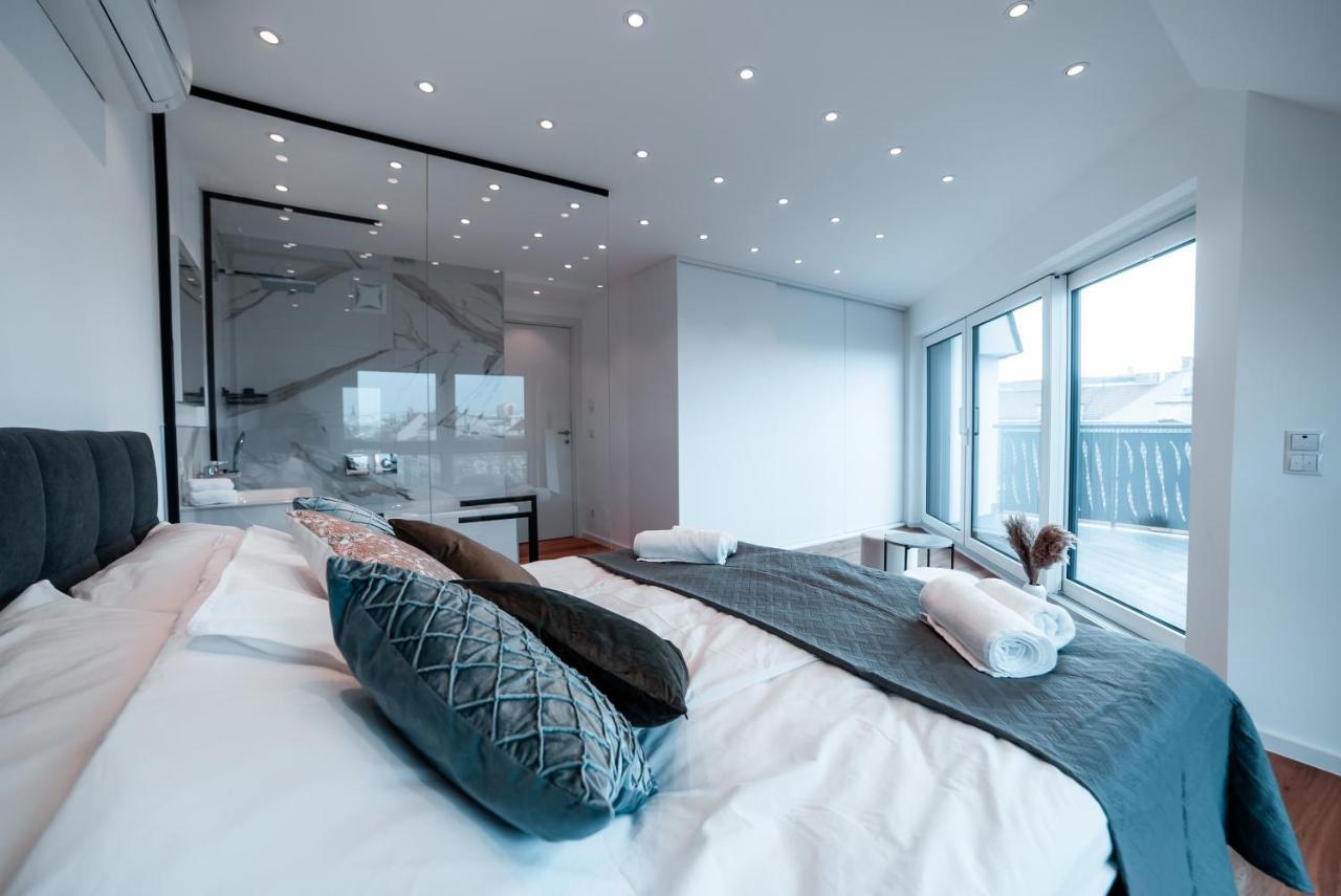Triangle Penthouse Apartment *
