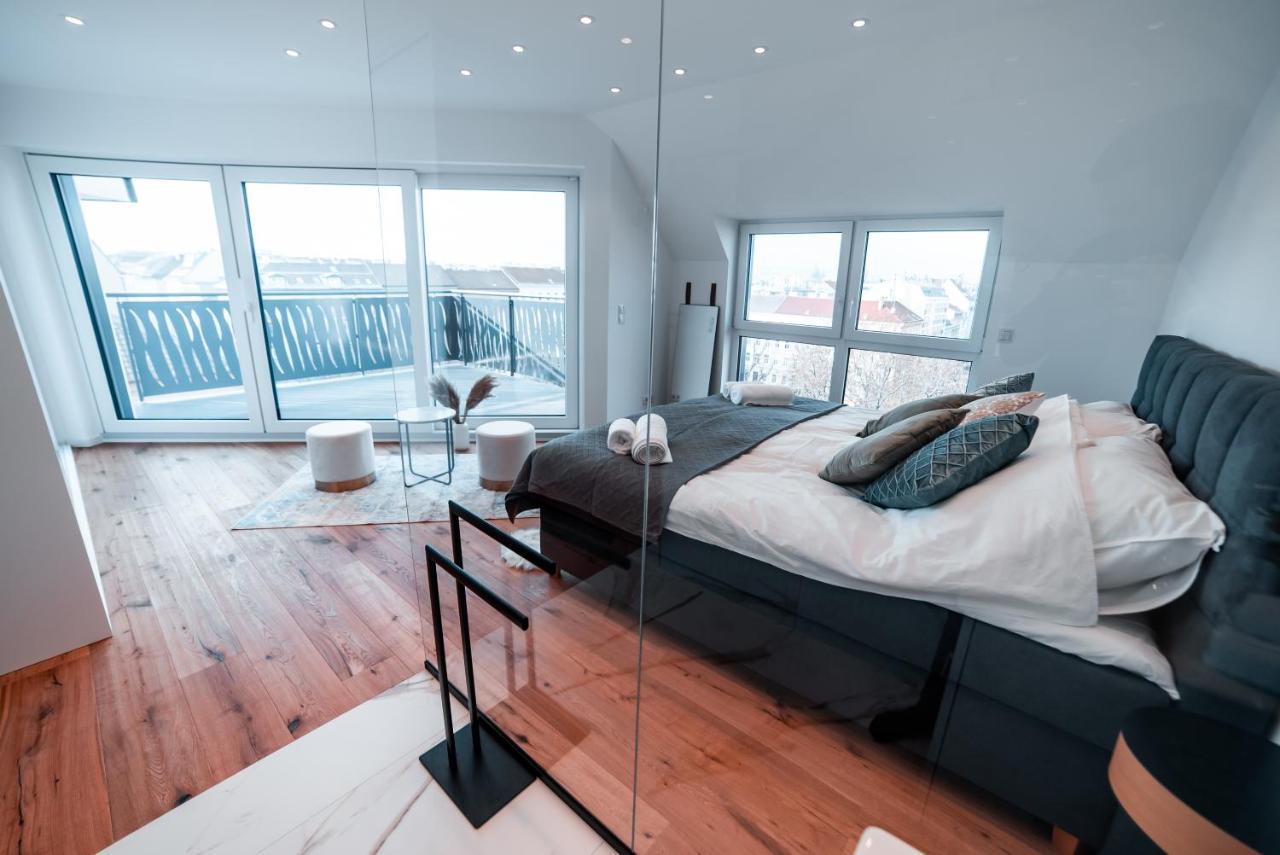 Triangle Penthouse Apartment *