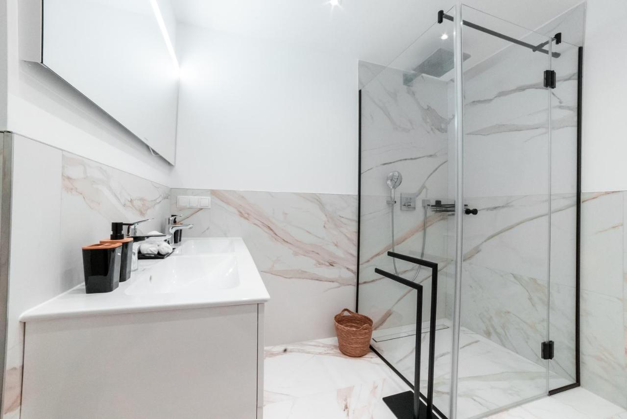 Triangle Penthouse Apartment *
