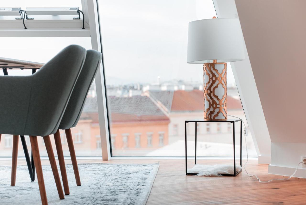 Triangle Penthouse Apartment *