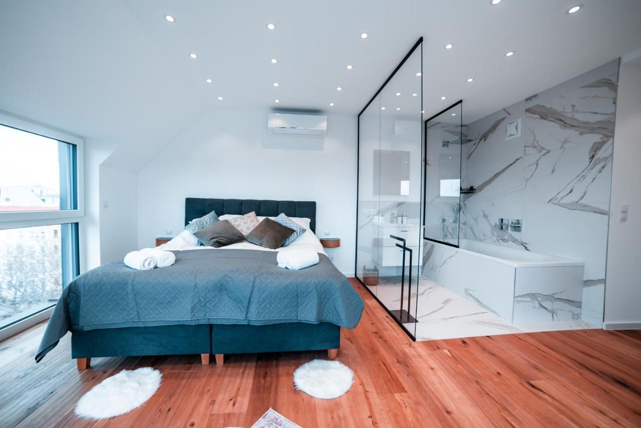 Apartment Triangle Penthouse *