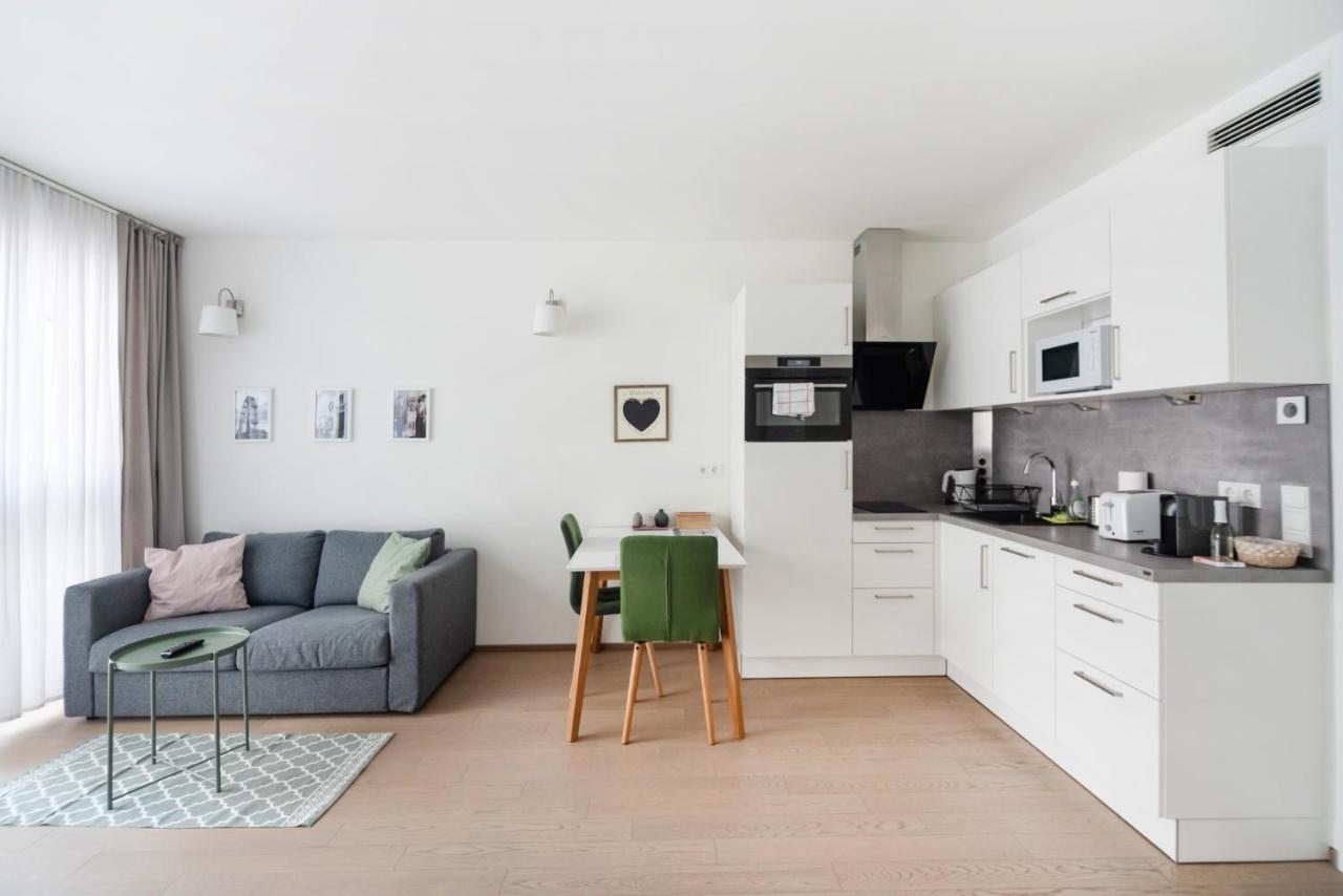 Quiet And Cozy Next To Mariahilfer Strasse And Naschmarkt With Ac, Minimum 30 Nights * Wien