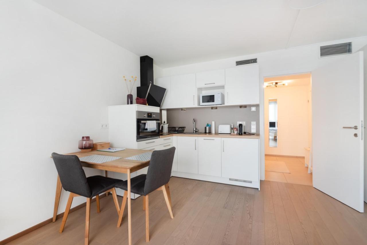 Quiet And Cozy Next To Mariahilfer Strasse And Naschmarkt With Ac, Minimum 30 Nights Apartment *