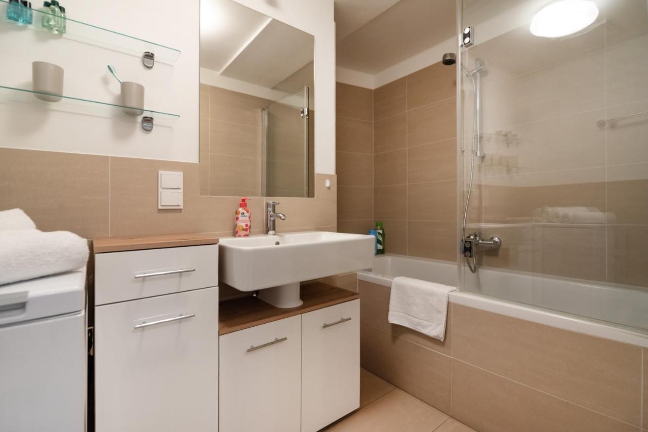 Quiet And Cozy Next To Mariahilfer Strasse And Naschmarkt With Ac, Minimum 30 Nights * Wien