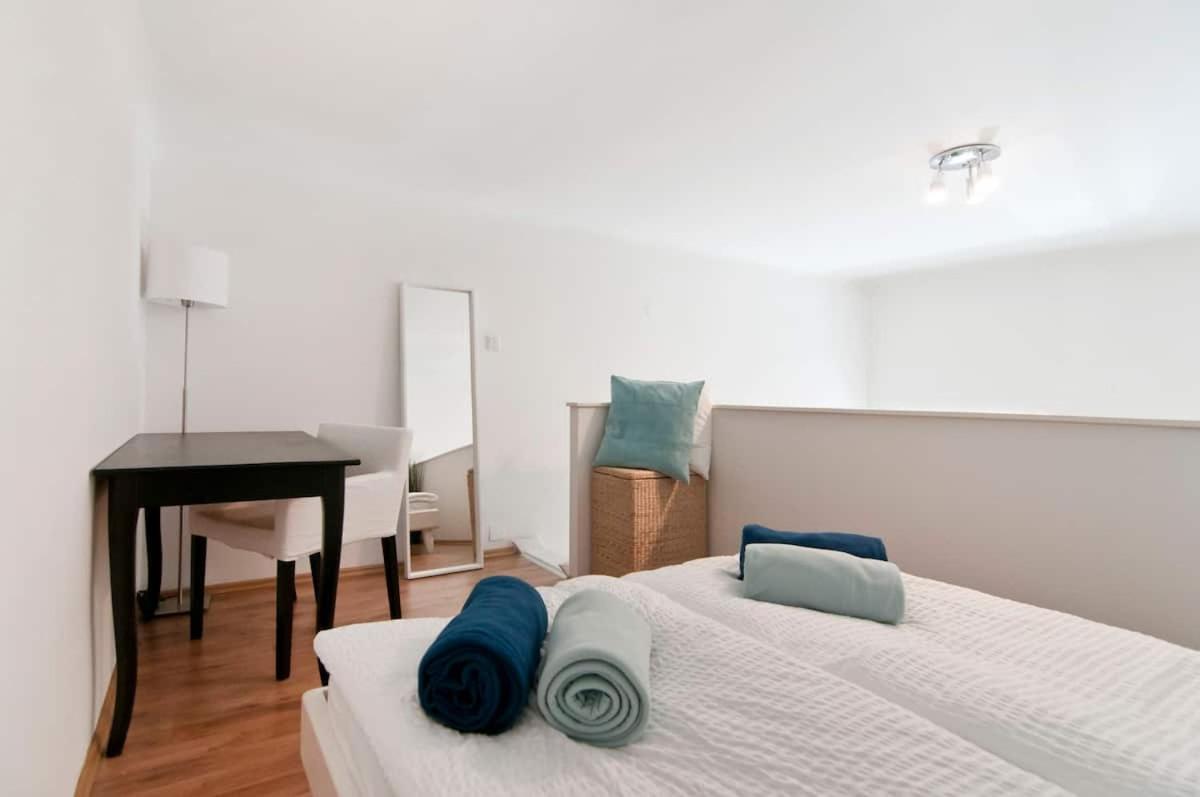 ⍟luxurious And Bright⍟ 5 Min Walk To City Center Apartment *