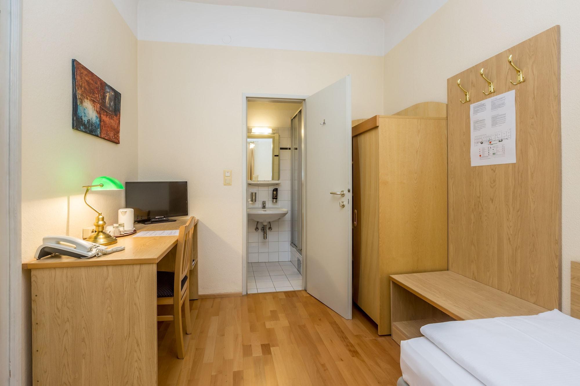 Graf Stadion Hotel 3*