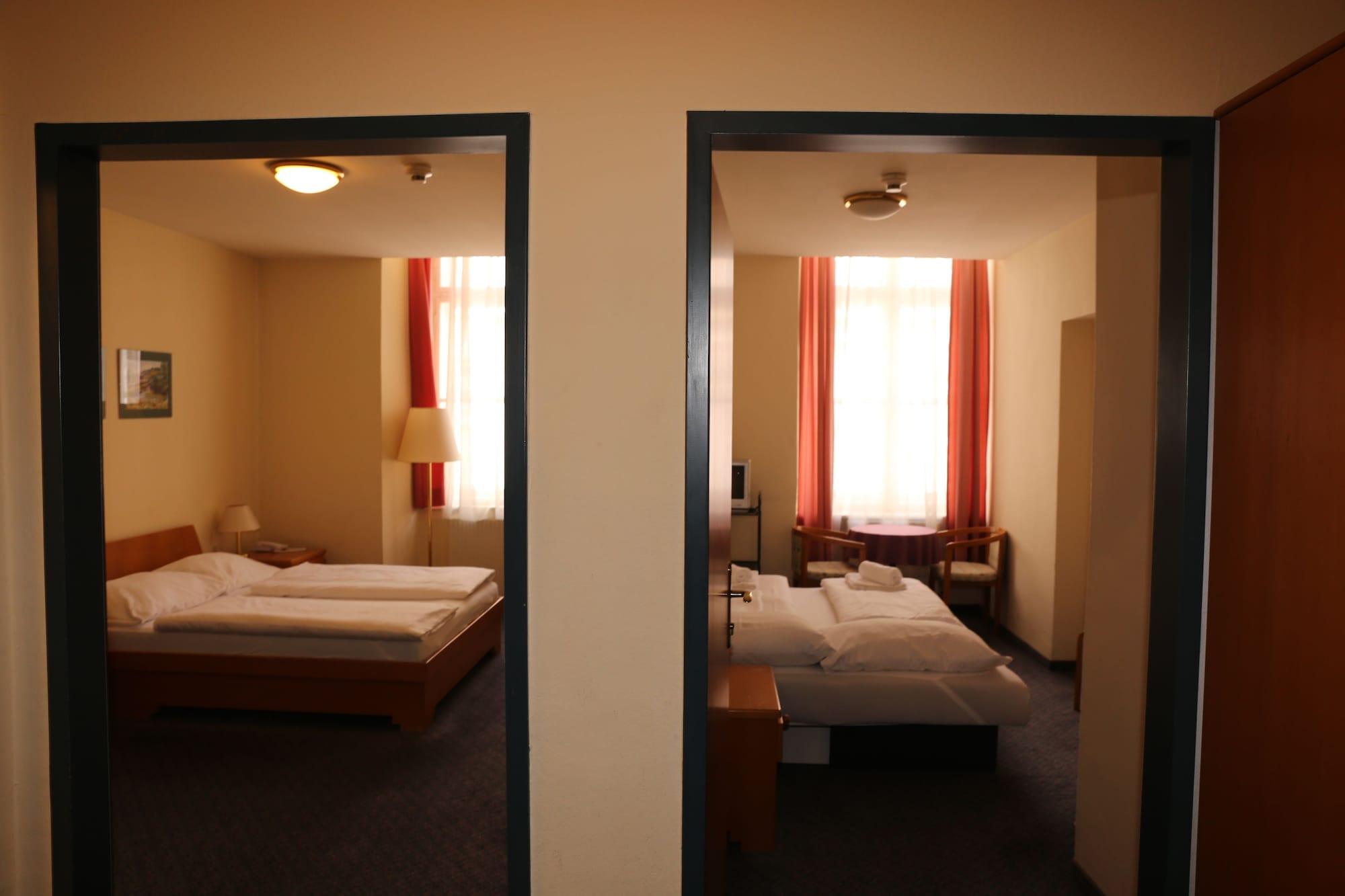 Hotel Very Apartments, 5 Min To Center, No Reception