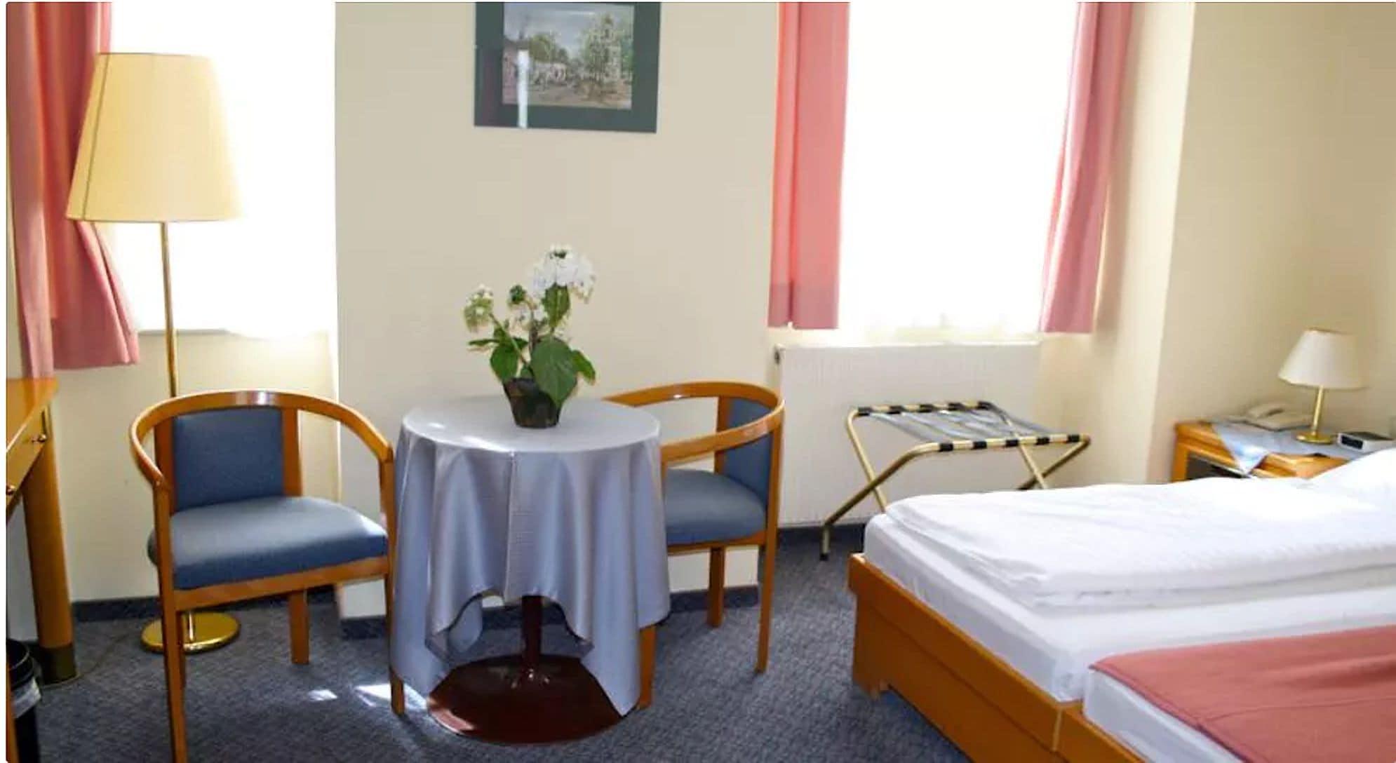 Hotel Very Apartments, 5 Min To Center, No Reception 3*