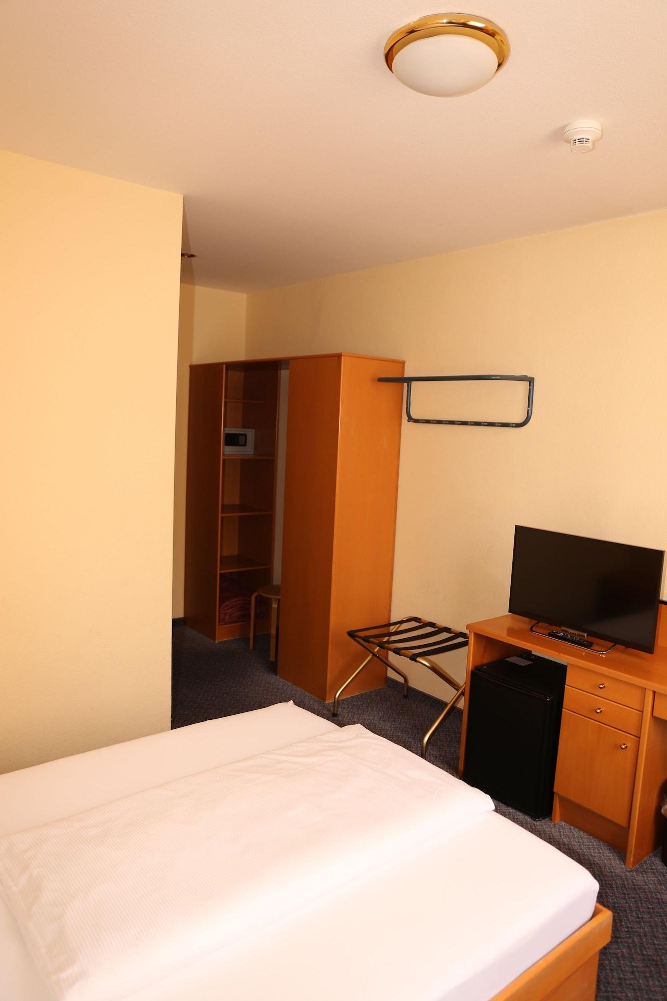 Hotel Very Apartments, 5 Min To Center, No Reception