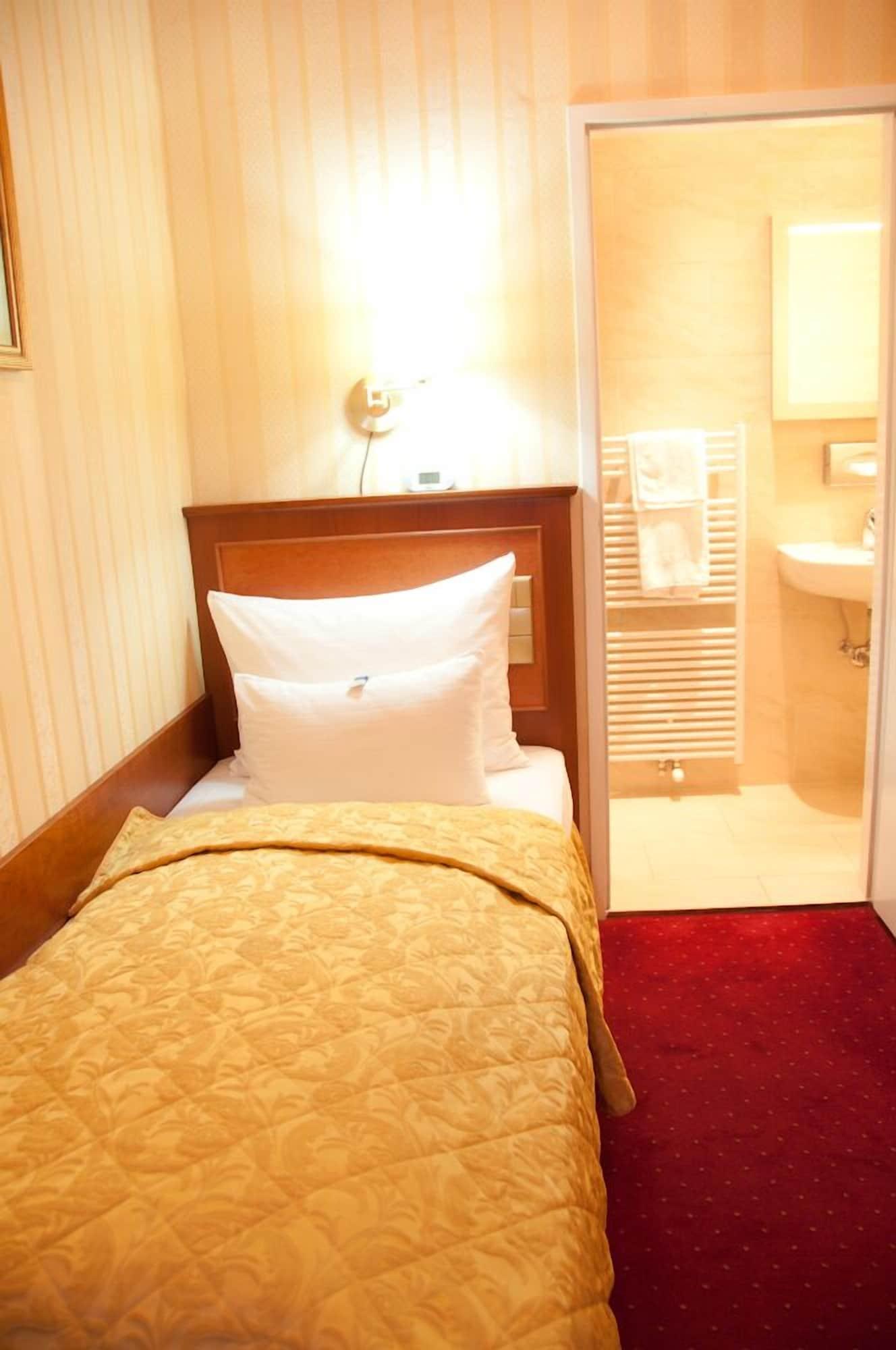 Hotel Opera I Self Check In 4*