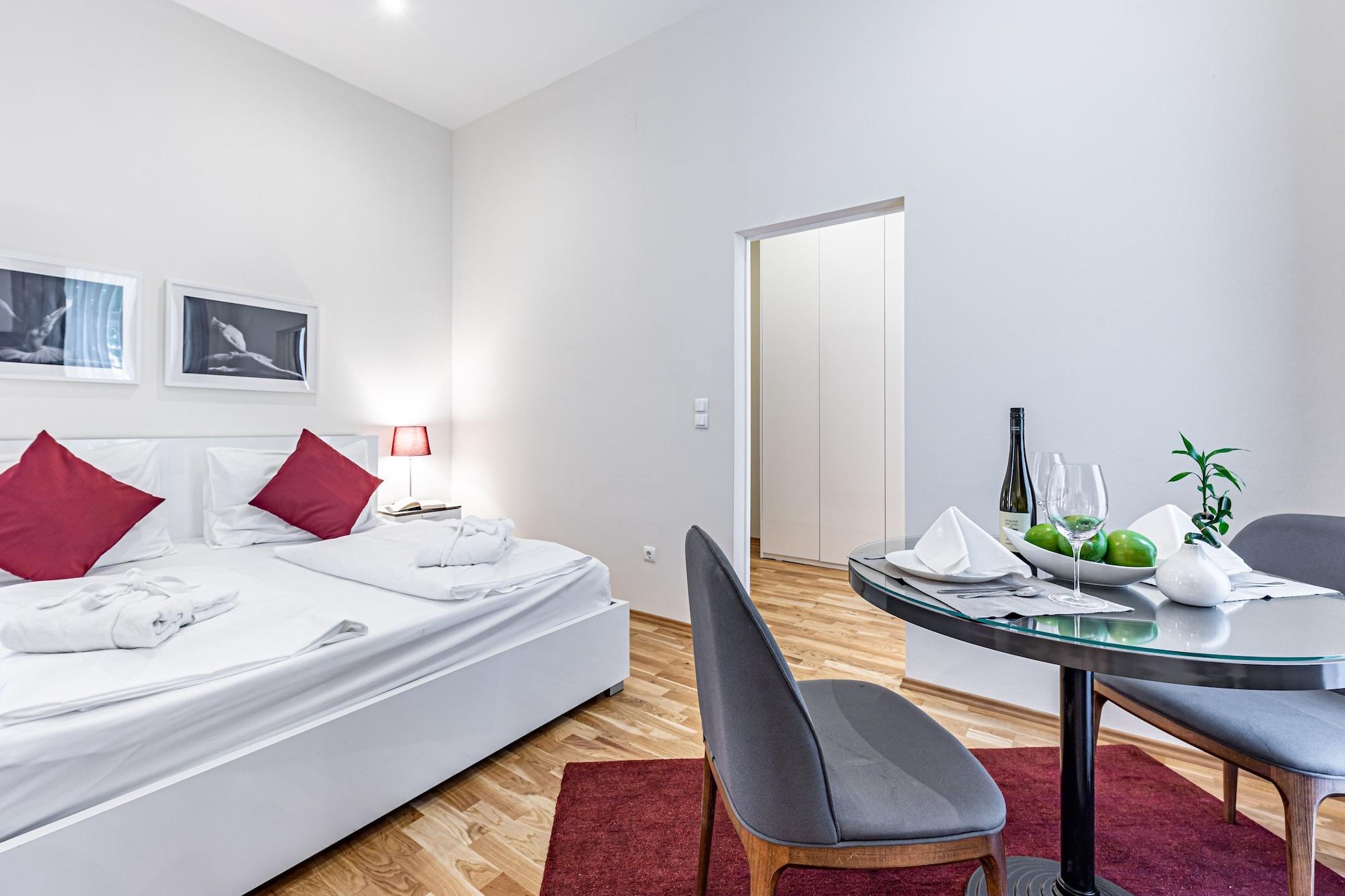 Aparthotel The Levante Rathaus 4*