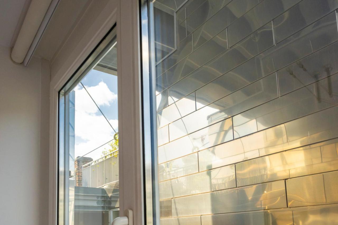 Urban Studio Gasometer By Ichbucheat Apartment *