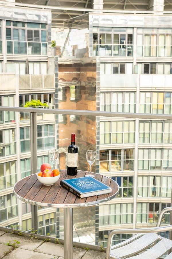 Urban Studio Gasometer By Ichbucheat Apartment Vienna