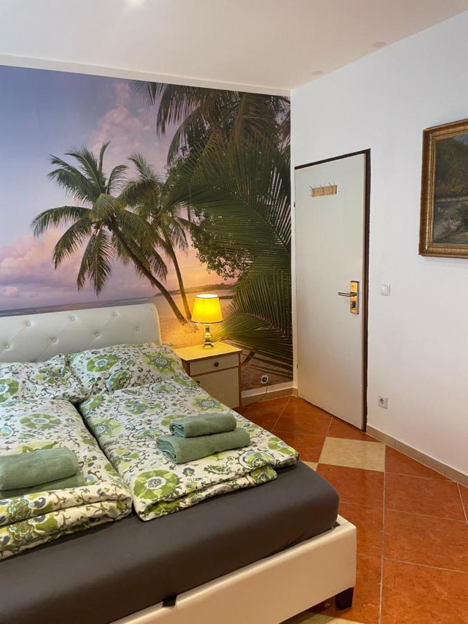 Viktoria Hostel *