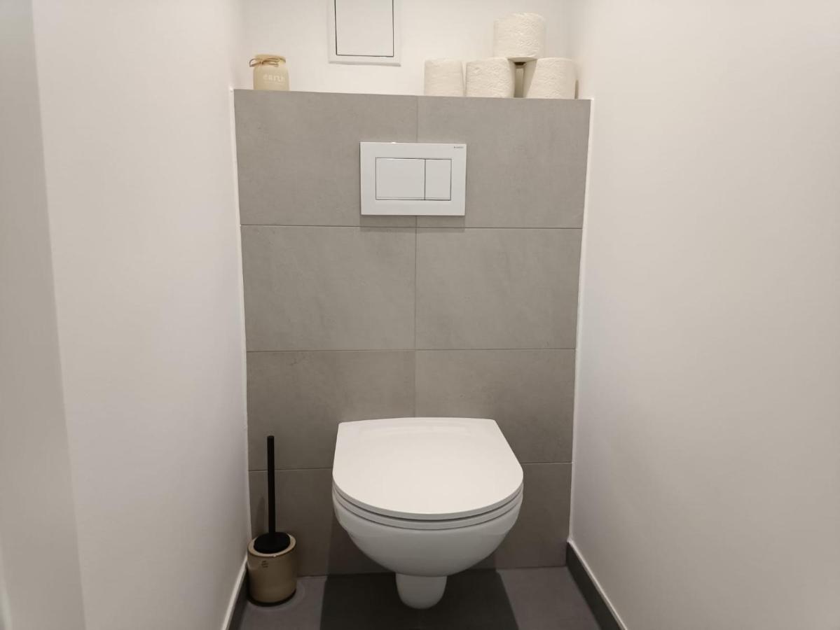 King Bed Home, 3 Bed Rooms, Perfect For Long Term Vienna