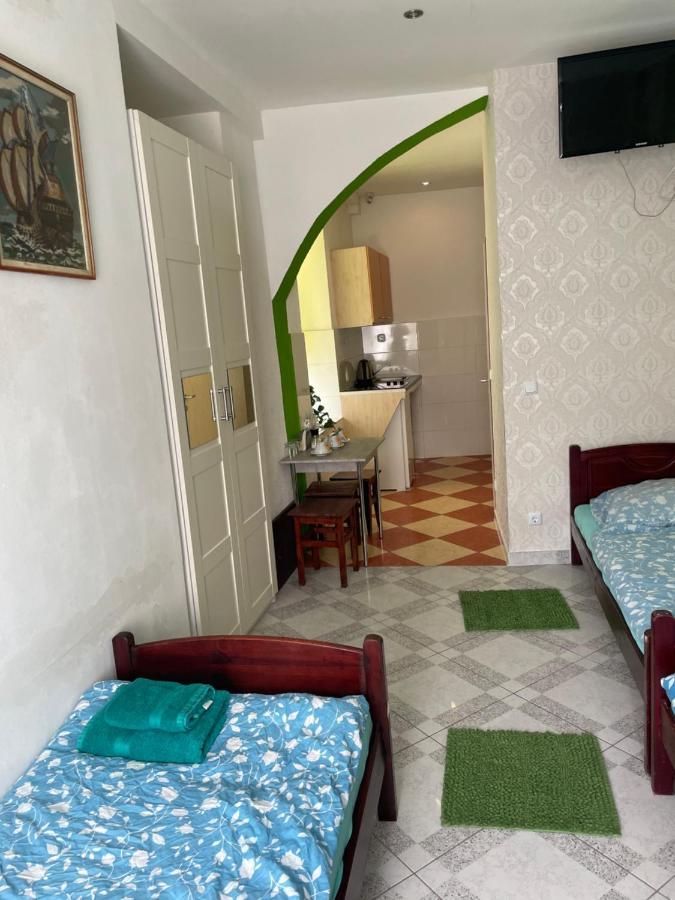 Hostel Viktoria *