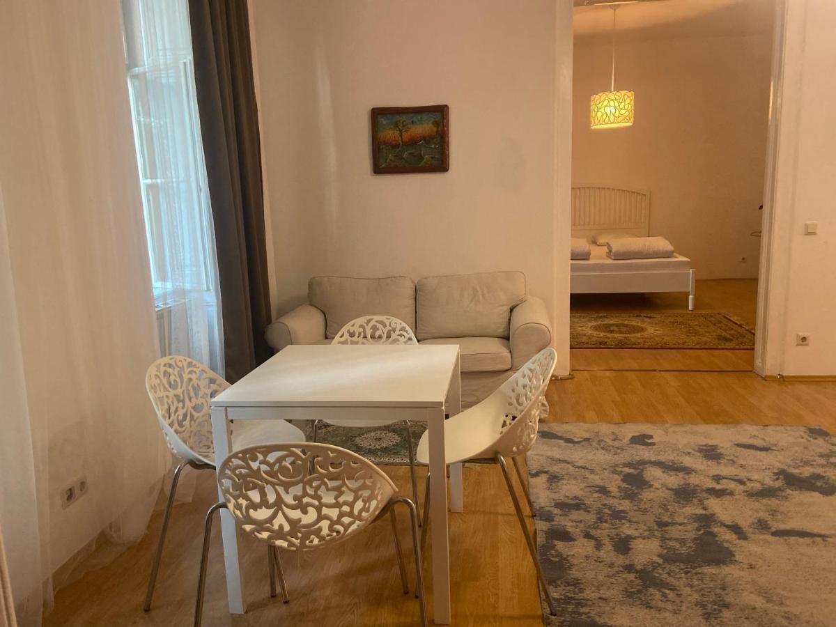 Apartment Altbau Vienna
