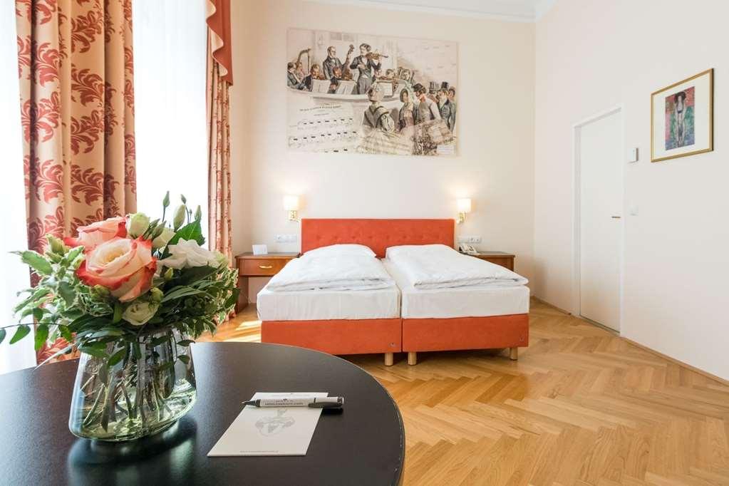 Johann Strauss 4*