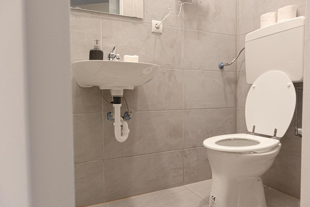 Classy 2br Apt. W/ Exclusive Location Near Akh Apartment Vienna