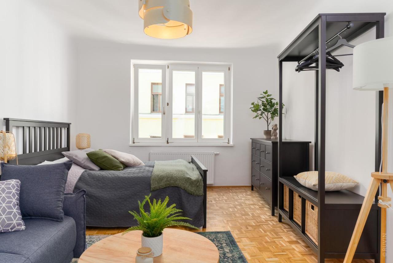 King Bed Home, 3 Bed Rooms, Perfect For Long Term Vienna