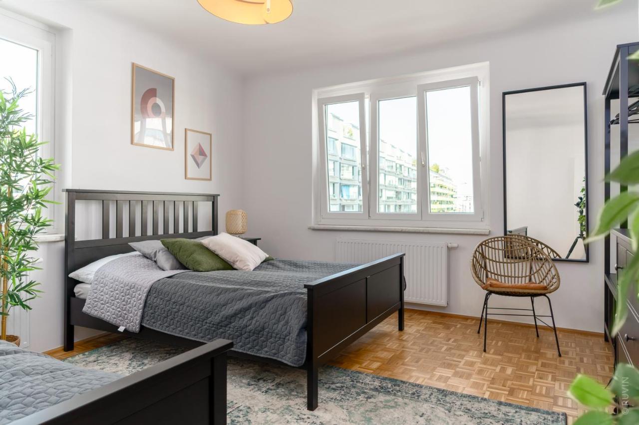 King Bed Home, 3 Bed Rooms, Perfect For Long Term *