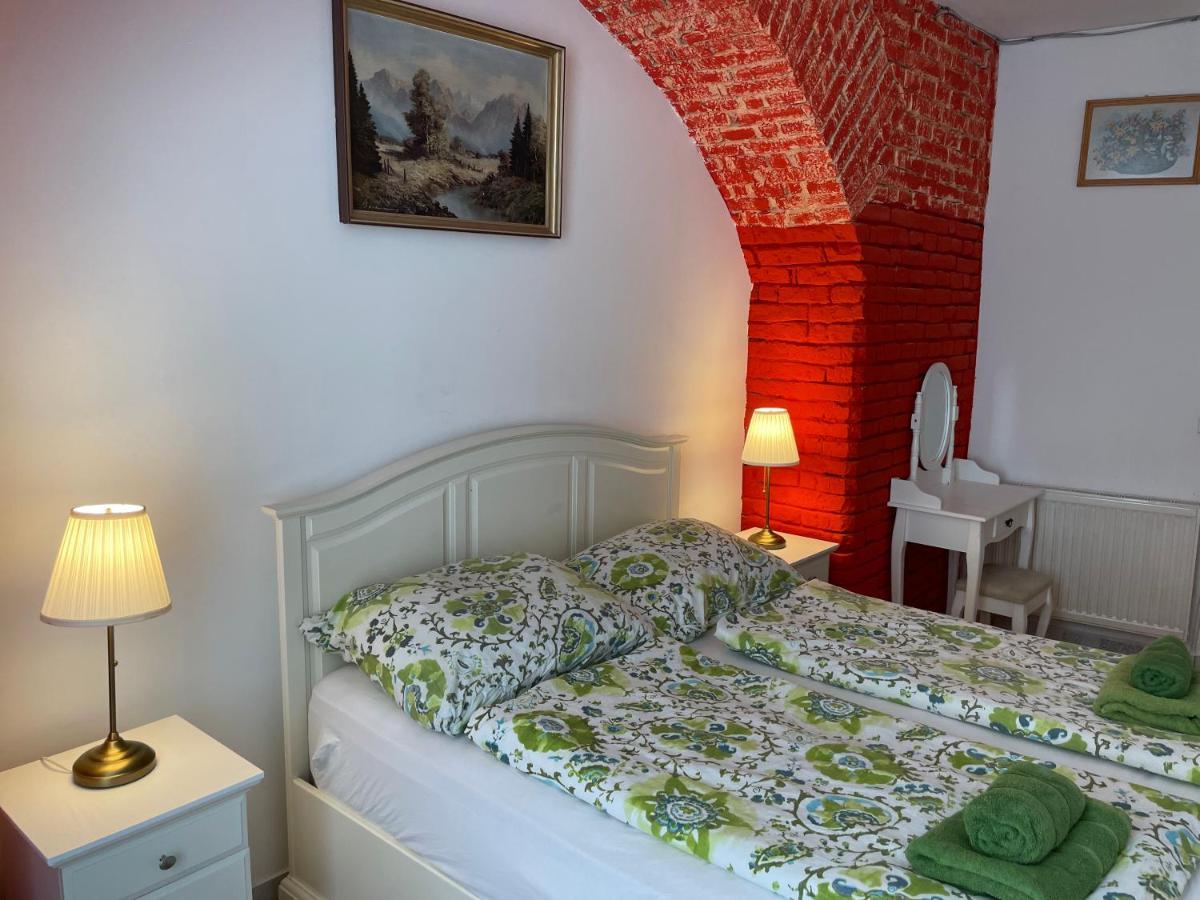 Viktoria Hostel
