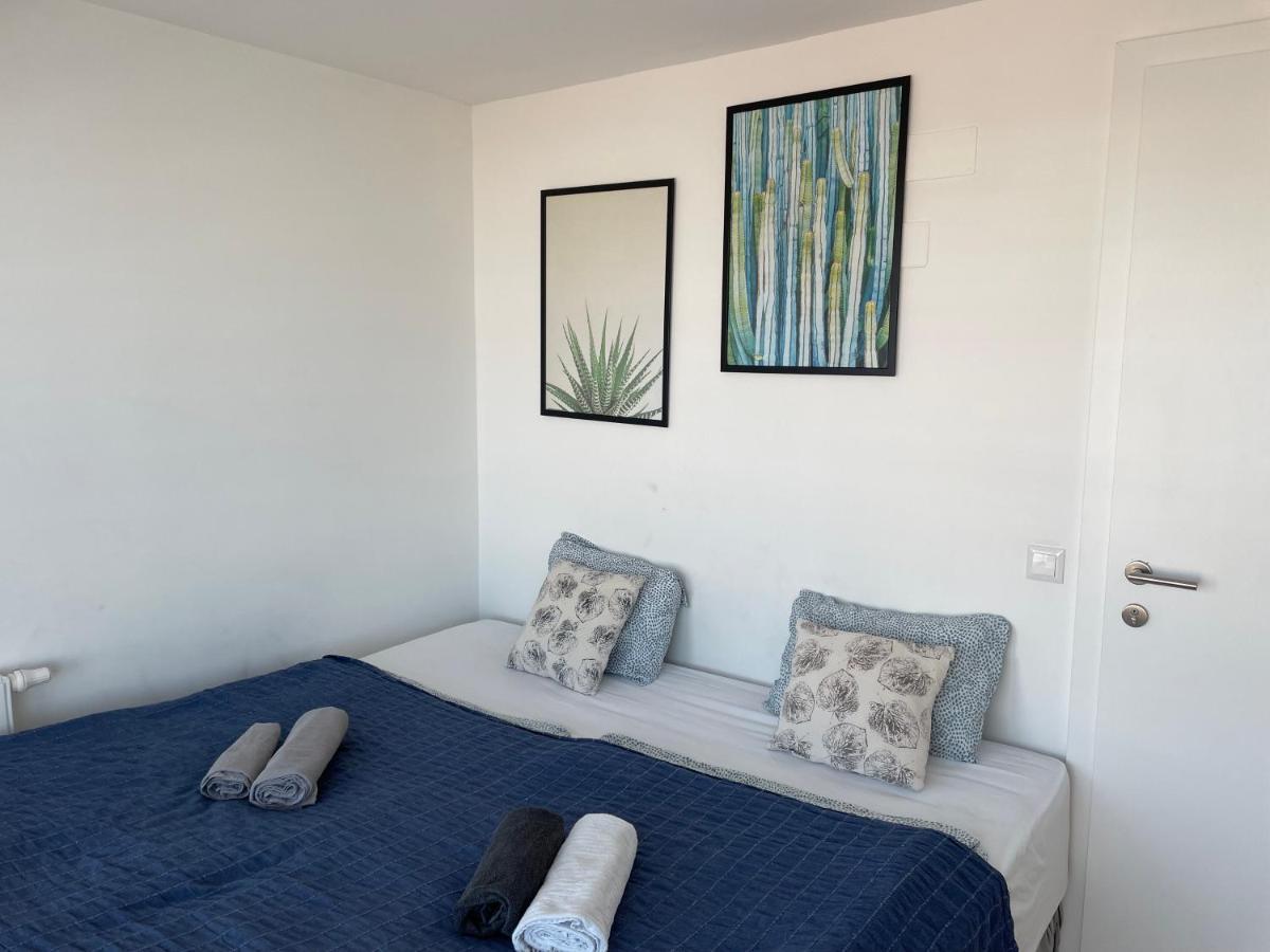 Eca Rooftop Live - Private & Serviced Homestay *