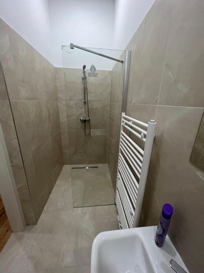 1 Apartamento *