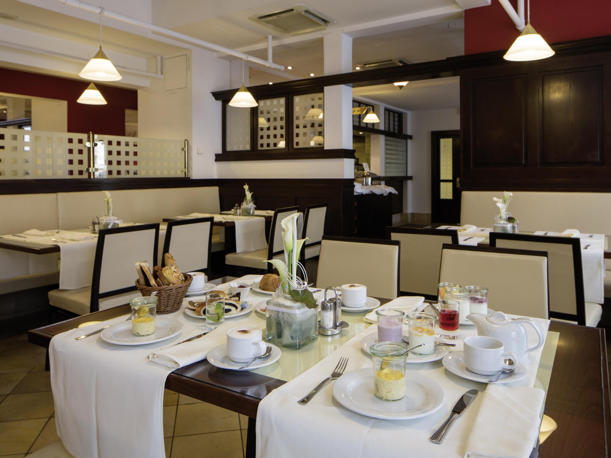 Hotel Austria Trend Ananas 4*