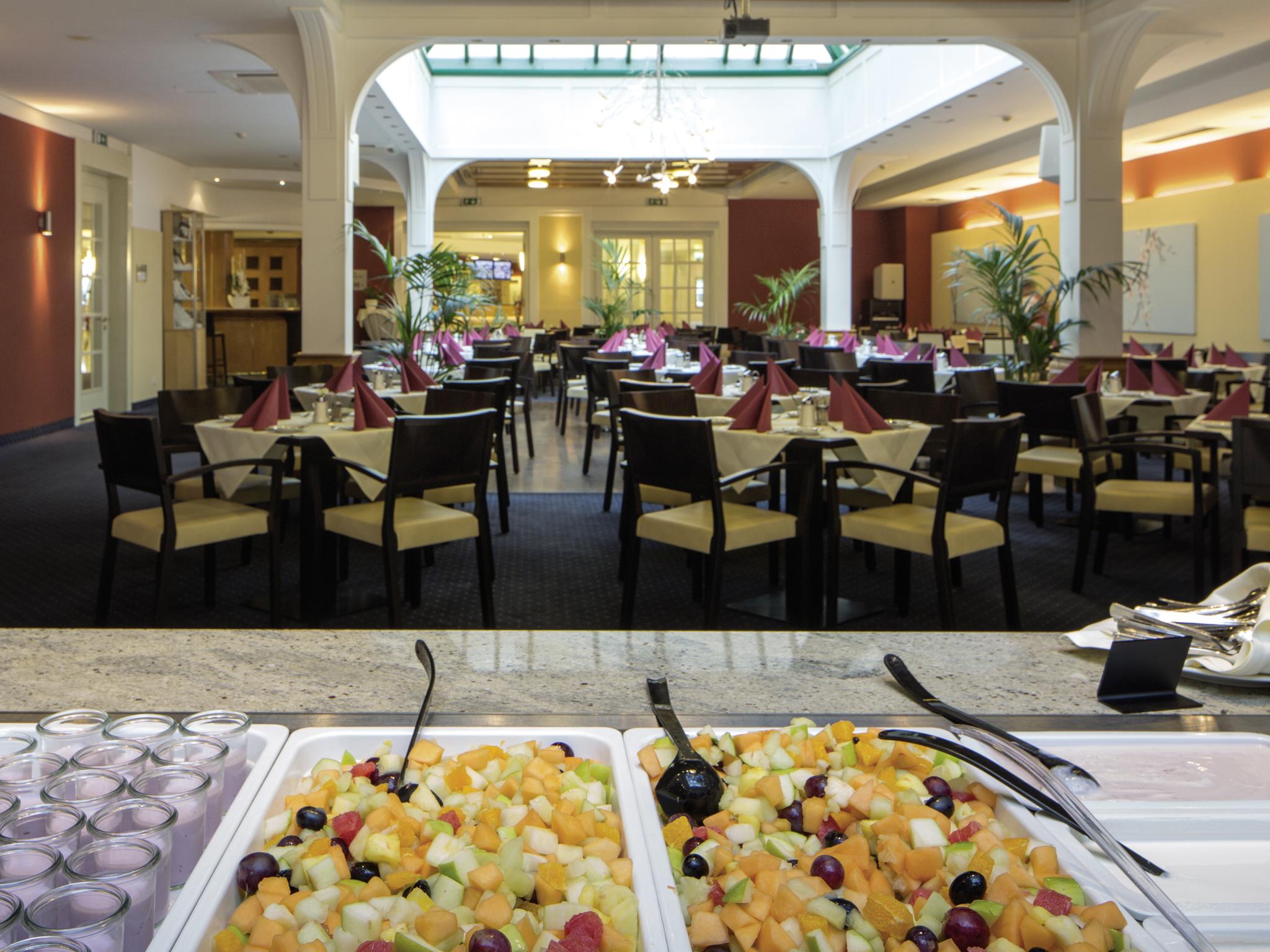 Austria Trend Ananas Hotel 4*