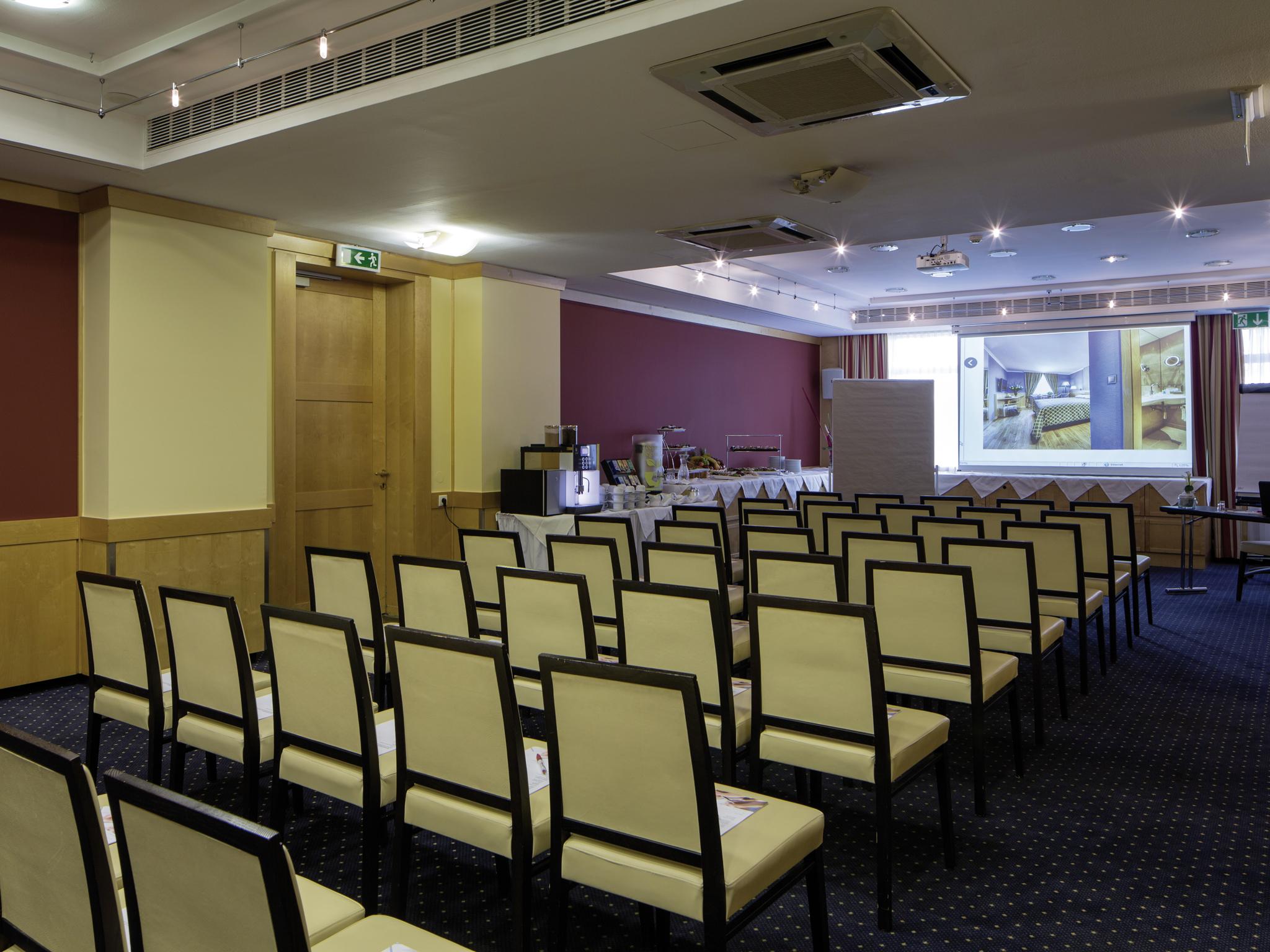 Austria Trend Ananas Hotel 4*