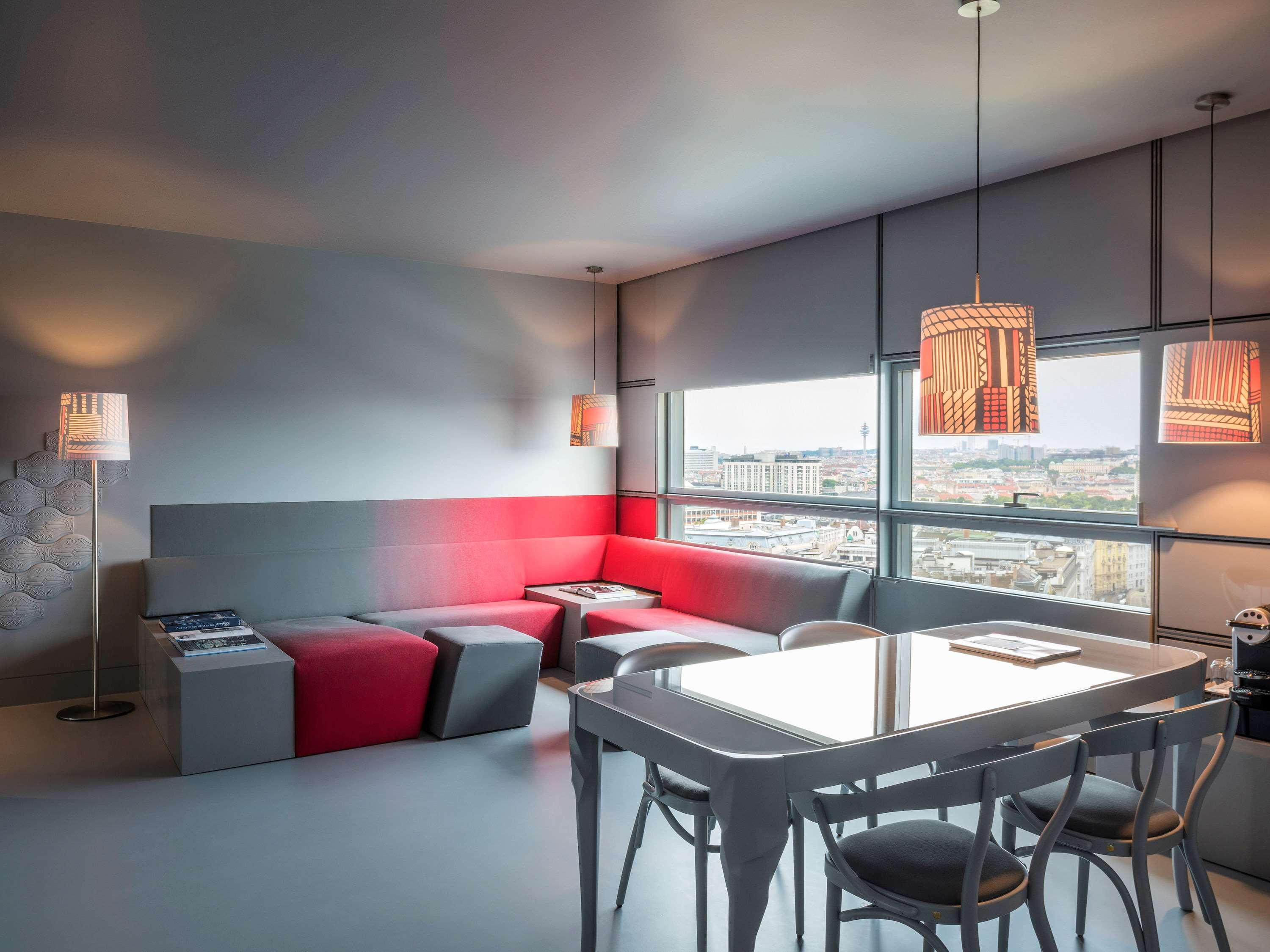 Hotel So/